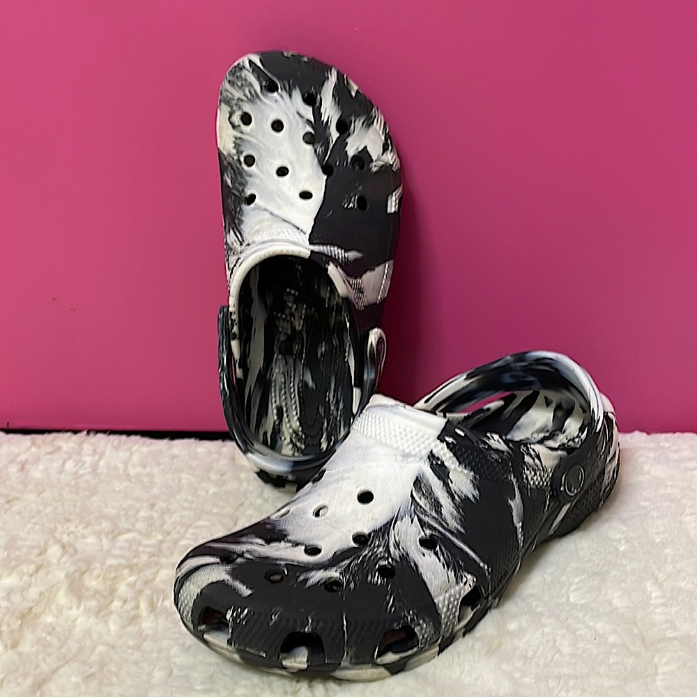 Marbled Crocs